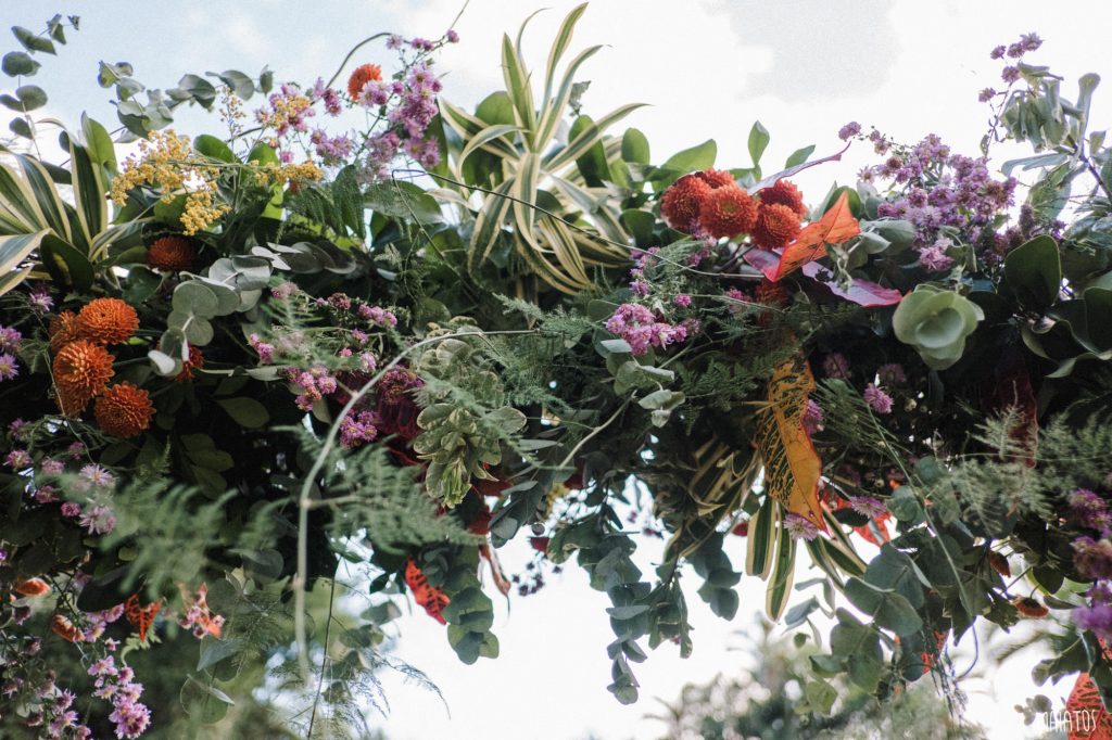 arco floral para casamento ao ar livre