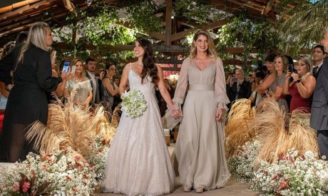 entrada da noiva com a mãe na cerimônia de casamento no Largo do Arruda